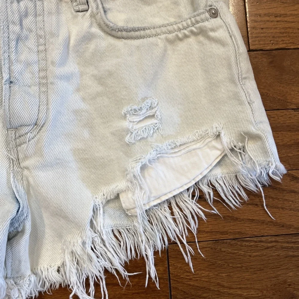 We The Free Free People Denim Shorts 25 US 2 Light Wash Frayed Button Festival